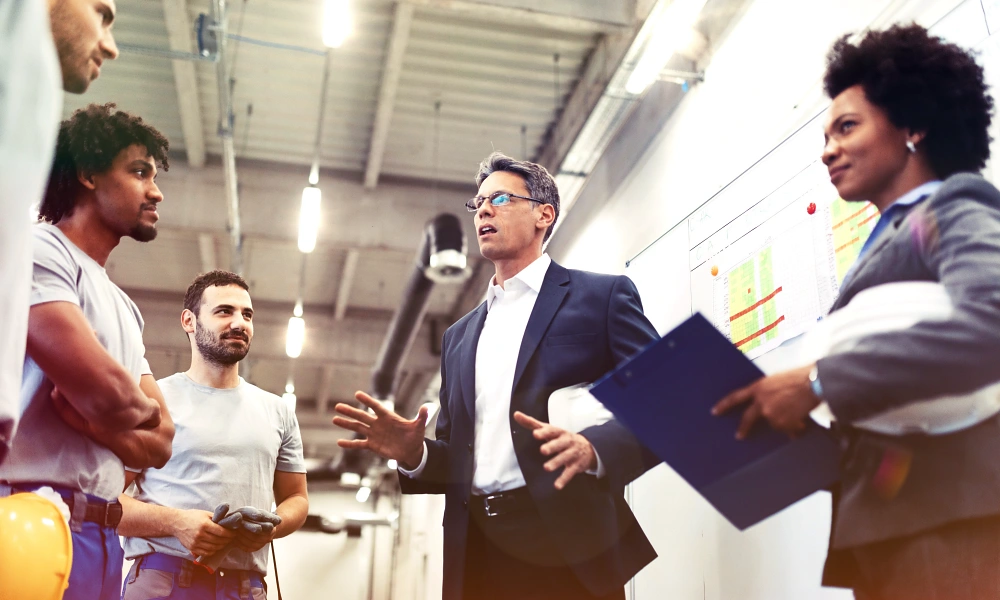 Paradigm Shift Consulting - What - Change Control GDP Compliance? - Blog - manager-talking-his-employees-about-change-control